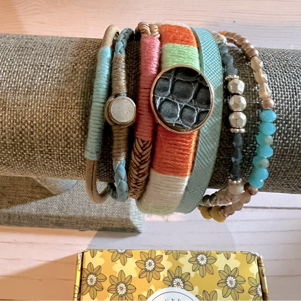 Plunder stack bracelet with magnetic closure